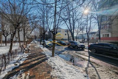 Apartament cu 3 camere decomandat în Mioriței