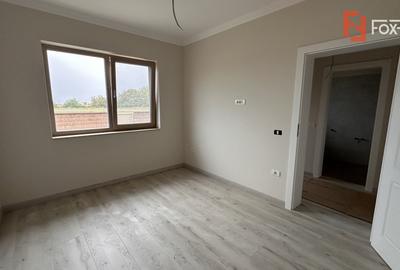 Duplex de vanzare cu 5 camere, despartit prin garaj, zona Giroc - 3