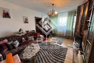 Apartament 3 camere, etaj 3 - zona Decebal - 2