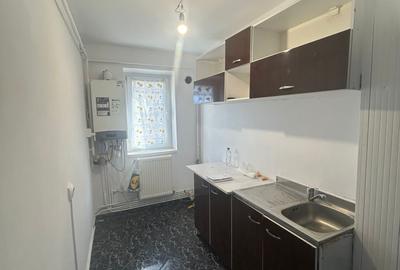 Apartament 3 camere- Zona Sud - etaj 3/4 - 48 mp - 48500 euro negociabil - 5