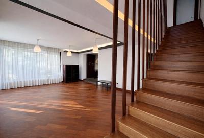 Duplex cu 5 camere în Exterior Est