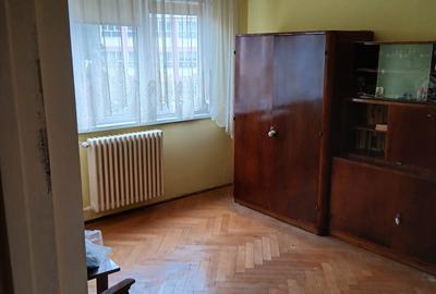 Garsoniera Astra-planete,decomandata,etajul 2,libera,65000 Euro neg - 2