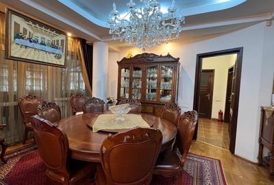 Casă individuală cu 8 camere în Pipera