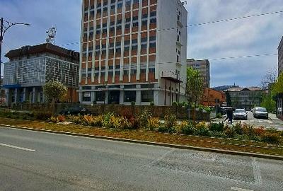 De închiriat clădire comercială și curte interioara - 15