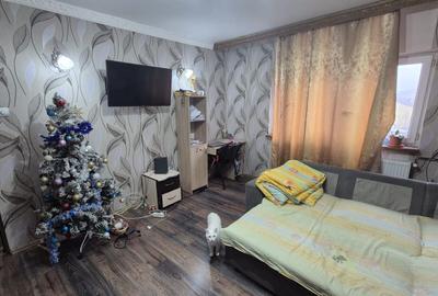 Apartament cu 3 camere decomandat, mobilat în Brâncoveanu