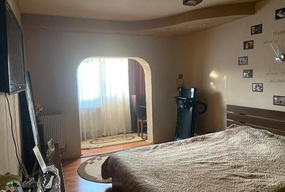 Apartament decomandat 3 camere | Etaj 3 | Complet mobilat și utilat - 1 MAI - 2