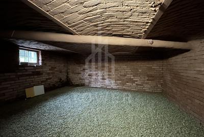 Casă de închiriat curte proprie, subsol pod, garaj - Central - 11