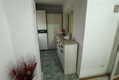 Apartament 3 camere  decomandat , etaj 02 , zona  Cetate - 7