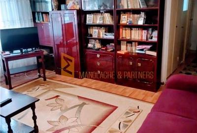 Apartament cu 3 camere semidecomandat în Micro 3