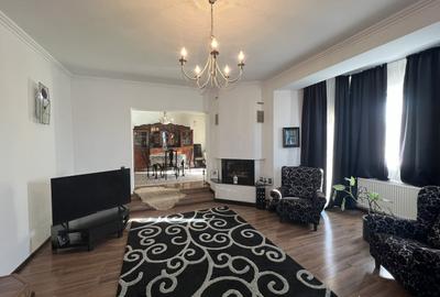 Casă individuală cu 5 camere în Exterior Vest