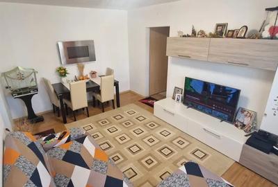 Apartament cu 3 camere semidecomandat, mobilat în Baba Novac