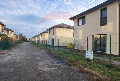 Casă cu 4 camere în Crevedia