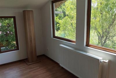 Vila de vanzare cu acces la padurea Izvorani in spatele casei si aproape de cent - 2