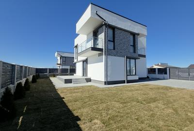 Casă individuală cu 4 camere în Sânpetru