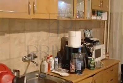 Apartament cu 3 camere decomandat în Girocului