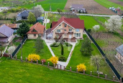 Casă/vilă de vânzare cu teren generos 3659 mp și 3 construcții, Sărată, Bacău - 1