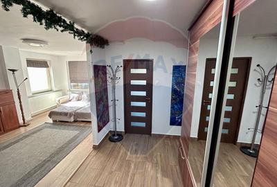 DE INCHIRIAT: Apartament spatios cu 3 camere si terasa generoasa - 3
