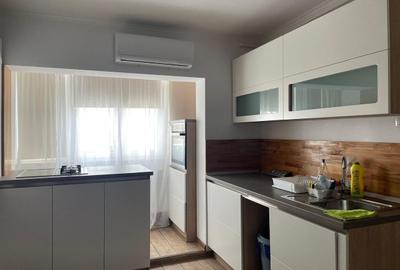 Apartament cu 3 camere semidecomandat, mobilat în Sebastian