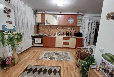 Apartament cu 3 camere, 57 mp, parcare, zona Florilor - 1