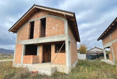 Casă individuală cu 4 camere în Ampoi 3