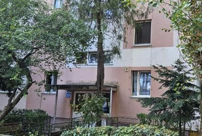 Apartament cu 3 camere decomandat în Titan