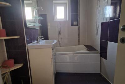 Navodari( Sud, Str Rândunelelor)- 2 camere decomandate, etaj 3/4, liber - 14
