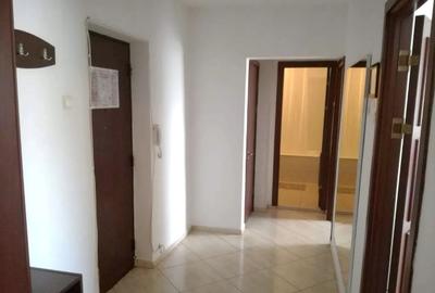 Apartament cu 3 camere decomandat în Nerva Traian