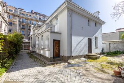 Casă individuală cu 11 camere în Calea Victoriei