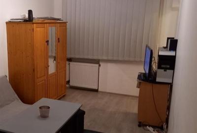 Apartament 3 camere . Zona Aurel Vlaicu.