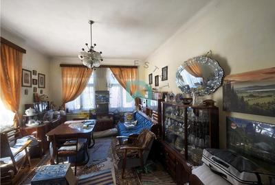 Casă individuală cu 4 camere în Central