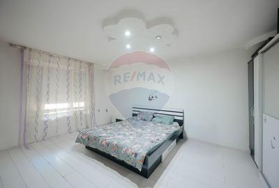 De vânzare apartament cu 1 cameră și spațiu comercial, în zona Decebal - 1