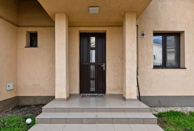 Vila individuala cu teren 500mp si garaj incalzit | 5 camere | 3 bai | Curte 300 - 16