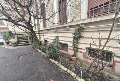 Casă cu 13 camere în Aviatorilor