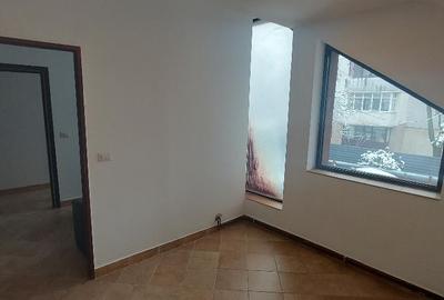 Zona Milcov (Kaufland) - Birouri 15 mp - loc parcare - 2