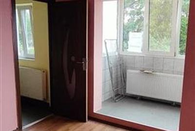 Garsoniera de vanzare etaj 1 cu balcon zona Badea Cartan