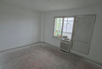Apartament cu 3 camere,  et 4/8, 90 mp,  str Decebal/ Unirii - 4