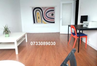 Apartament cu 4 camere decomandat în Drumul Taberei