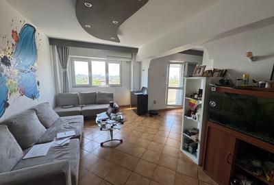 Apartament cu 4 camere semidecomandat în Crângași