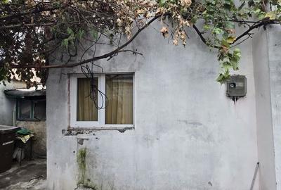Grivita Vând casa  nelocuită 4 cam necesita renovare hol Bucătărie teren 153 mp - 1