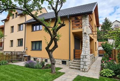 Casa Tip Vila - cu garaj - singur curte - Centru Istoric - 1