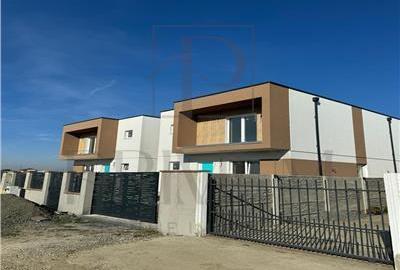 Duplex cu 5 camere în Moșnița Nouă