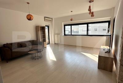 Apartament cu 3 camere semidecomandat, mobilat în Băneasa