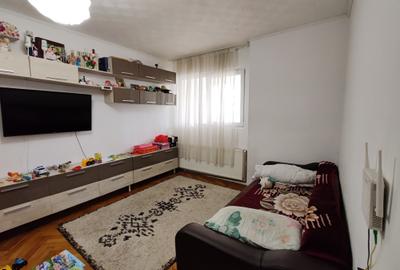 Apartament cu 3 camere semidecomandat în Gării