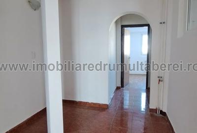 Apartament cu 2 camere decomandat în Drumul Taberei