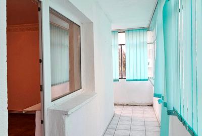 Apartament 3 camere decomandate, etaj 1,cu loc de parcare si boxa, Cl.Romanului - 15