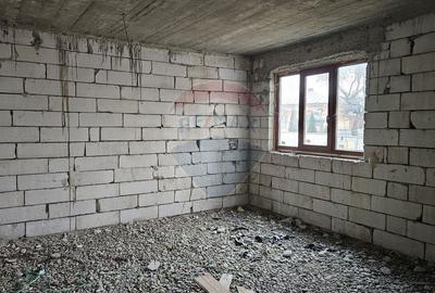 Casă / Vilă cu 12 camere, teren intravilan de 2869mp în Siminicea, SV - 34