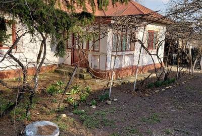 Casă individuală cu 4 camere în Central