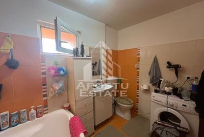 Jumatate de duplex  cu 4 camere si 2 bai, decomandat situat in Utvin - 9