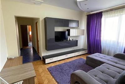 Apartament cu 3 camere semidecomandat în Mihai Bravu