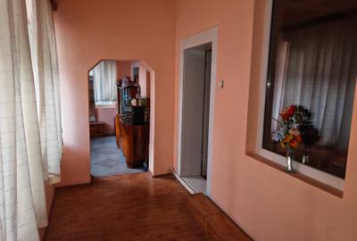 Casa 6 camere libera la vanzare RASNOV - 18